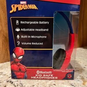 Marvel Spider-Man Bluetooth Kid Safe Headphones - Blue and Red
